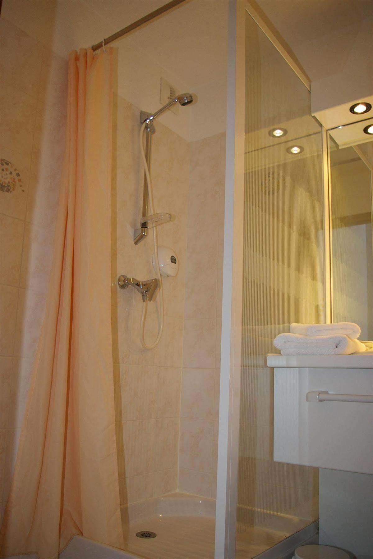 Hotel Restaurant L'Outa แตร์มิญอง ภายนอก รูปภาพ
