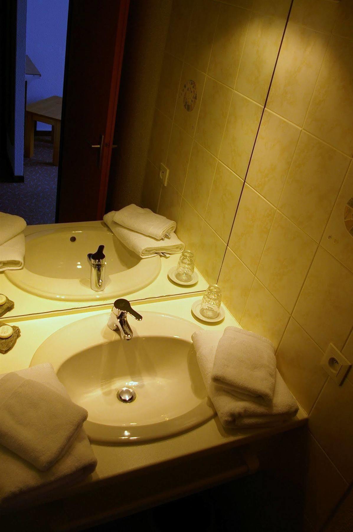 Hotel Restaurant L'Outa แตร์มิญอง ภายนอก รูปภาพ